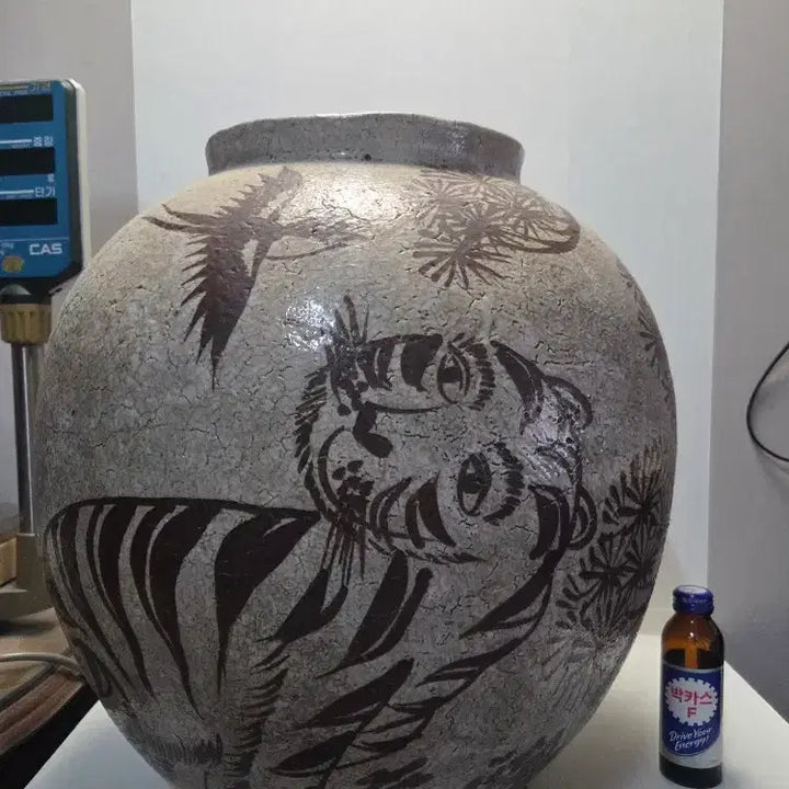 [BUNJANG] Large Song Dynasty Style Celadon Vase with Magpie and Tiger Motif / 초대형 송대 철화 까치호랑이 대단지 높이45cm무게13.4kg 판매자강추