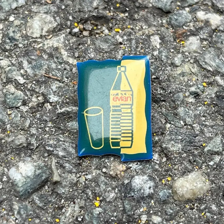 [BUNJANG] Evian Mineral Water Vintage French Pin Badge / EVIAN 에비앙 미네랄워터 프랑스 빈티지뱃지 핀브로치 A176