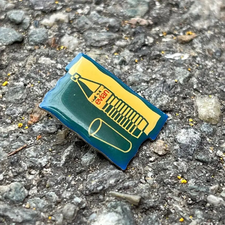 [BUNJANG] Evian Mineral Water Vintage French Pin Badge / EVIAN 에비앙 미네랄워터 프랑스 빈티지뱃지 핀브로치 A176