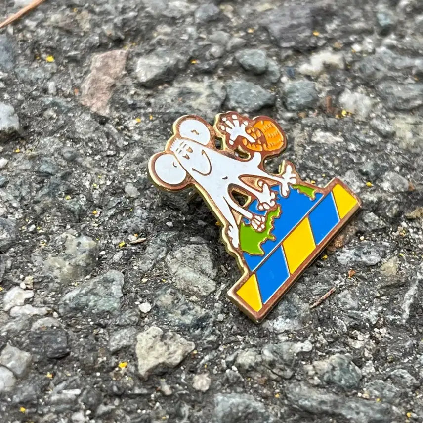 [BUNJANG] EARTH France Vintage Mouse Triangle Metal Pin Badge / EARTH 지구 마우스 트라이앵글 프랑스 빈티지뱃지 A177