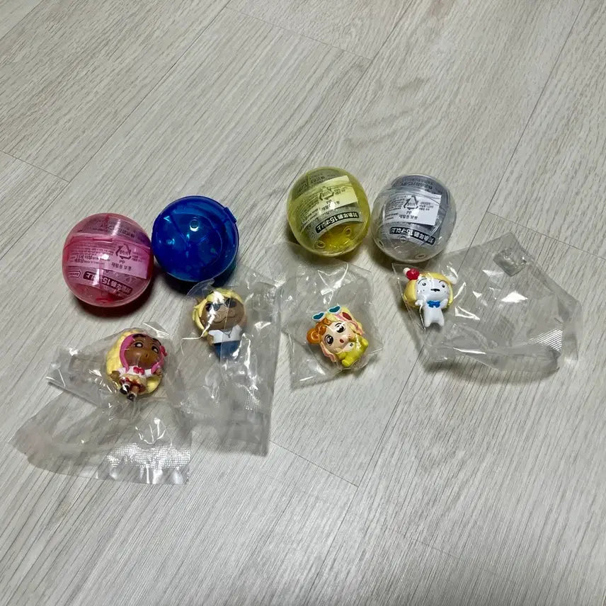 [BUNJANG] Crayon Shin-chan Gal Set (4 Pieces) / (원가판매)갸루짱구 가챠 4개 세트