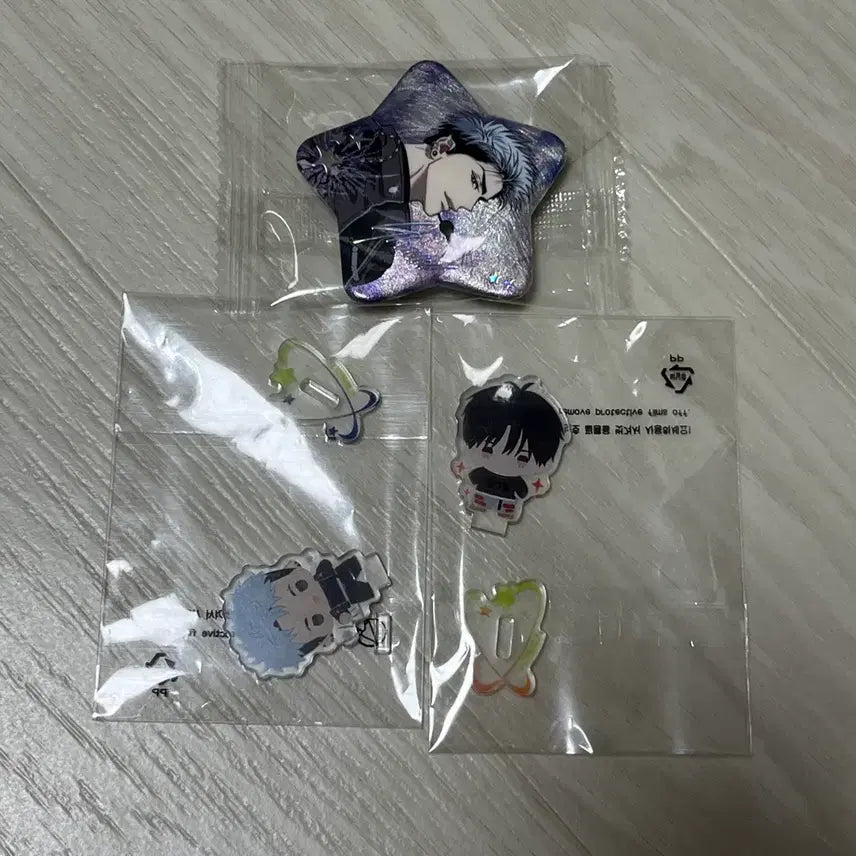 [BUNJANG] SPARKYZ R2R Shinwi Mini Stand &amp; Can Badge Bundle Set / 스파클즈 알투알 R2R 신위 반 뽀시래기 미니 스탠드 캔뱃지 일괄 판매