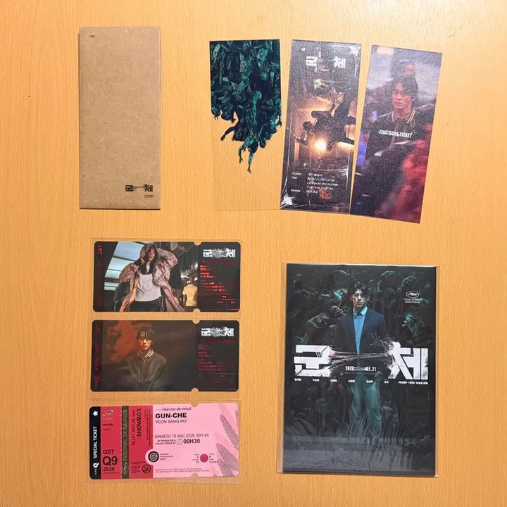 [BUNJANG] Gunche TTT Special Ticket Accordion Postcard Bundle Set / <군체> TTT+스페셜티켓 3종+아코디언엽서+포스터 4종 일괄
