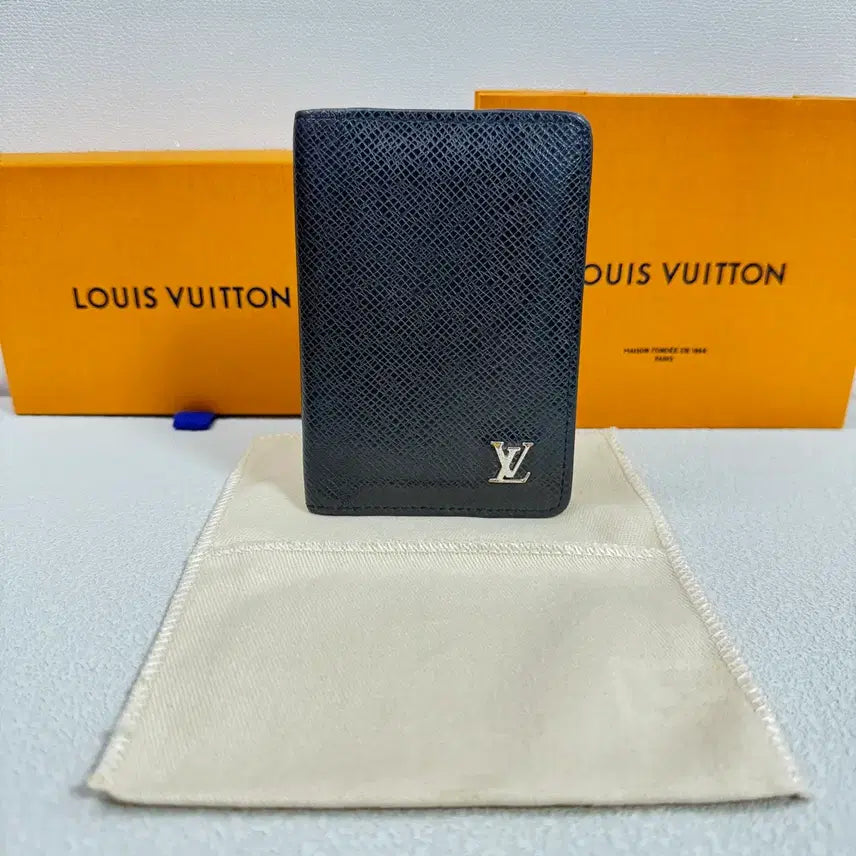 [BUNJANG] Louis Vuitton Pocket Organizer Taiga Black Wallet / [최상급]루이비통 포켓 오거나이저 타이가 블랙 지갑