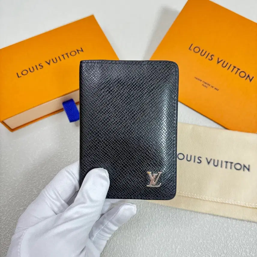 [BUNJANG] Louis Vuitton Pocket Organizer Taiga Black Wallet / [최상급]루이비통 포켓 오거나이저 타이가 블랙 지갑