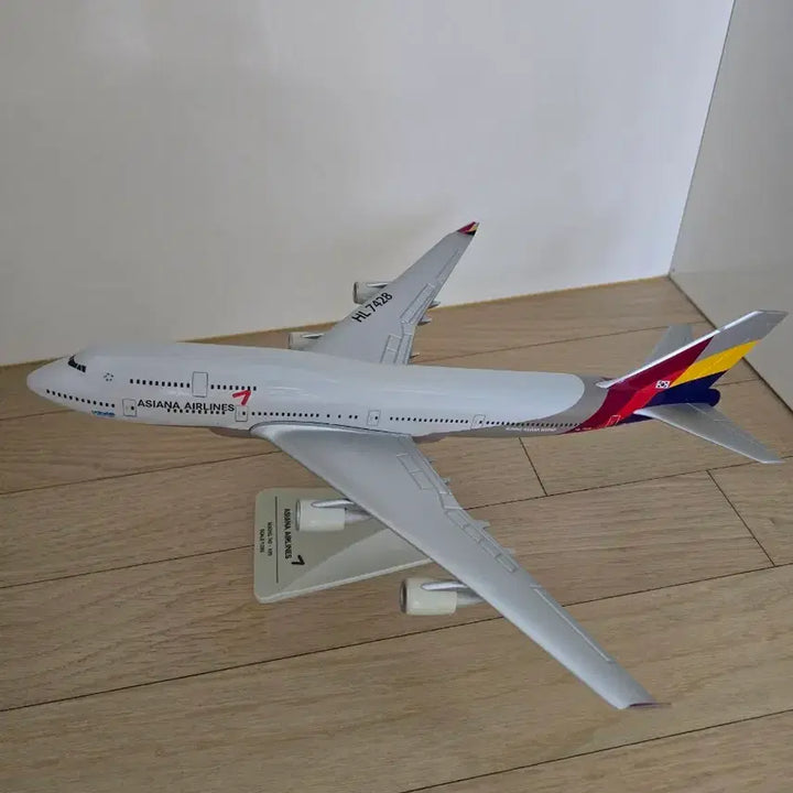 [BUNJANG] Asiana Airlines Boeing 747-400 Model Airplane 1:200 Scale / 아시아나항공 보잉 747-400 모형 1:200