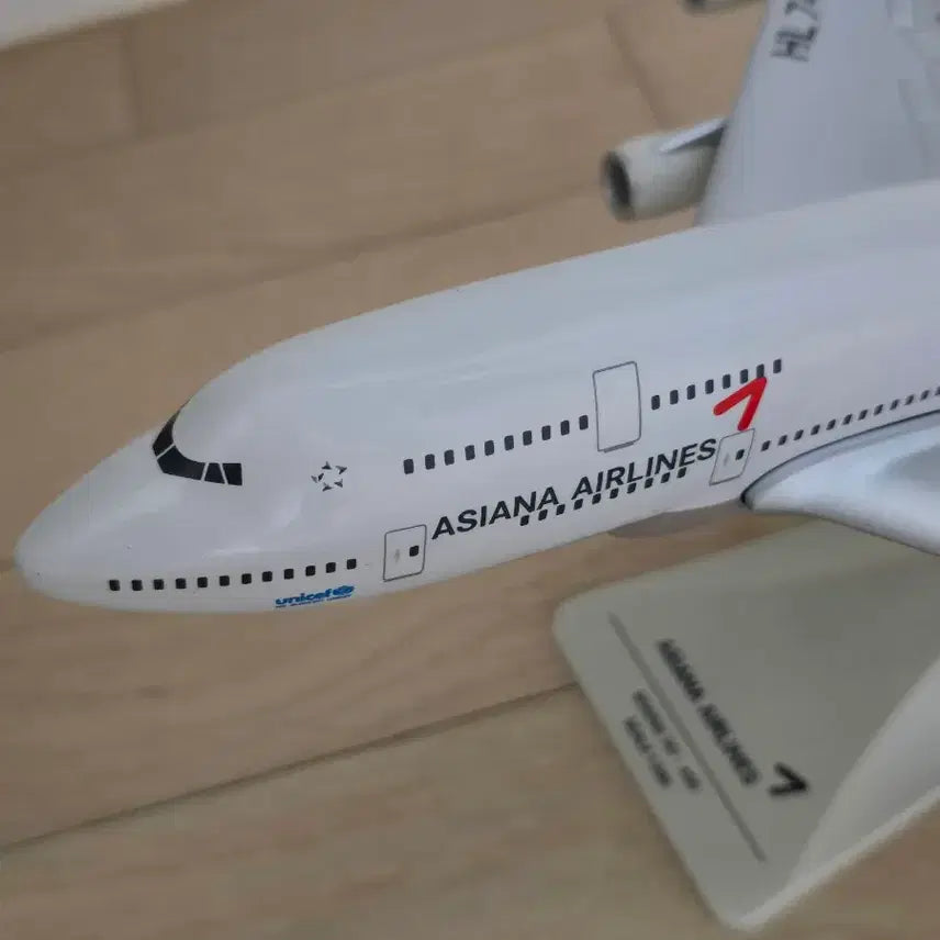 [BUNJANG] Asiana Airlines Boeing 747-400 Model Airplane 1:200 Scale / 아시아나항공 보잉 747-400 모형 1:200