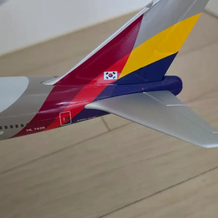 [BUNJANG] Asiana Airlines Boeing 747-400 Model Airplane 1:200 Scale / 아시아나항공 보잉 747-400 모형 1:200