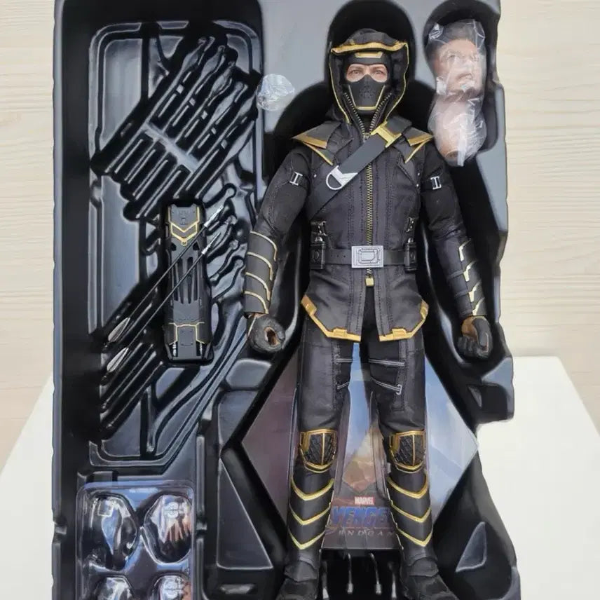 [BUNJANG] Avengers Endgame Hawkeye Figure / 호크아이 어벤져스 엔드게임 피규어