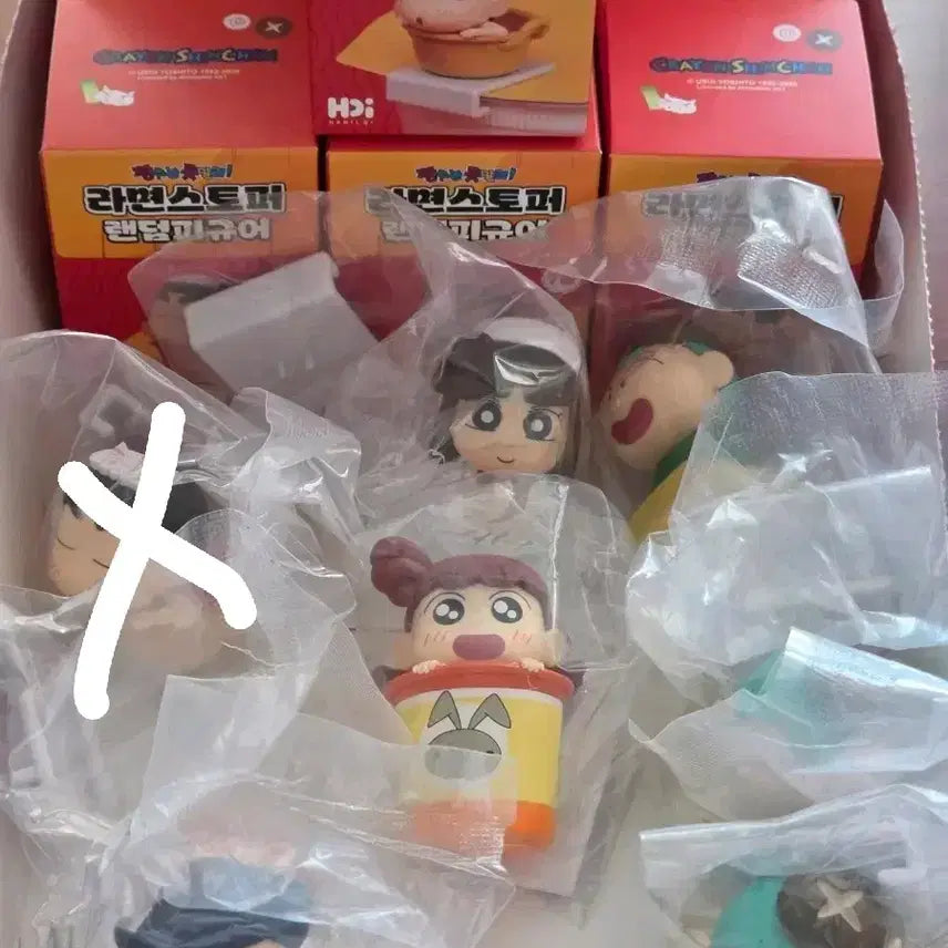 [BUNJANG] Crayon Shin-chan Ramen Stopper Random Figure (Sealed) / 짱구 라면 스토퍼 랜덤 피규어 판매 팔아요 미개봉 철수 유리 훈이 수지