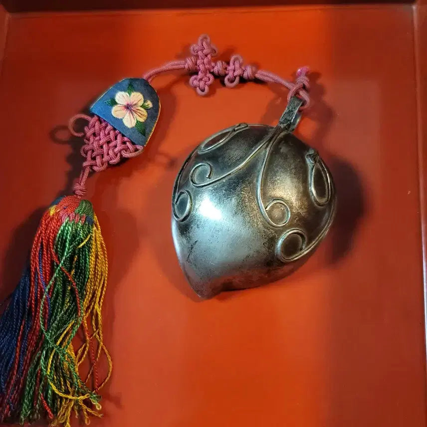 [BUNJANG] Joseon Dynasty Silver Gourd Flask / 조선시대 은 표주박