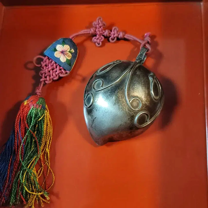 [BUNJANG] Joseon Dynasty Silver Gourd Flask / 조선시대 은 표주박