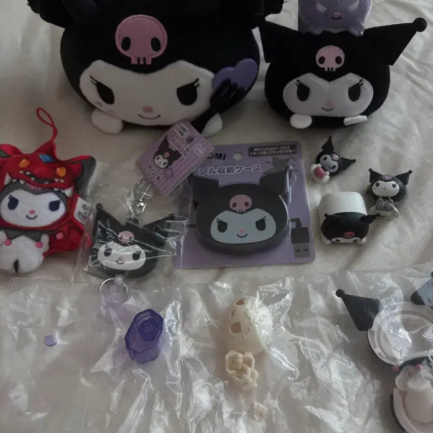 [BUNJANG] Sanrio Kuromi Figurines and Accessories Bundle Set / 산리오 쿠로미 소품 인형 피규어 일괄