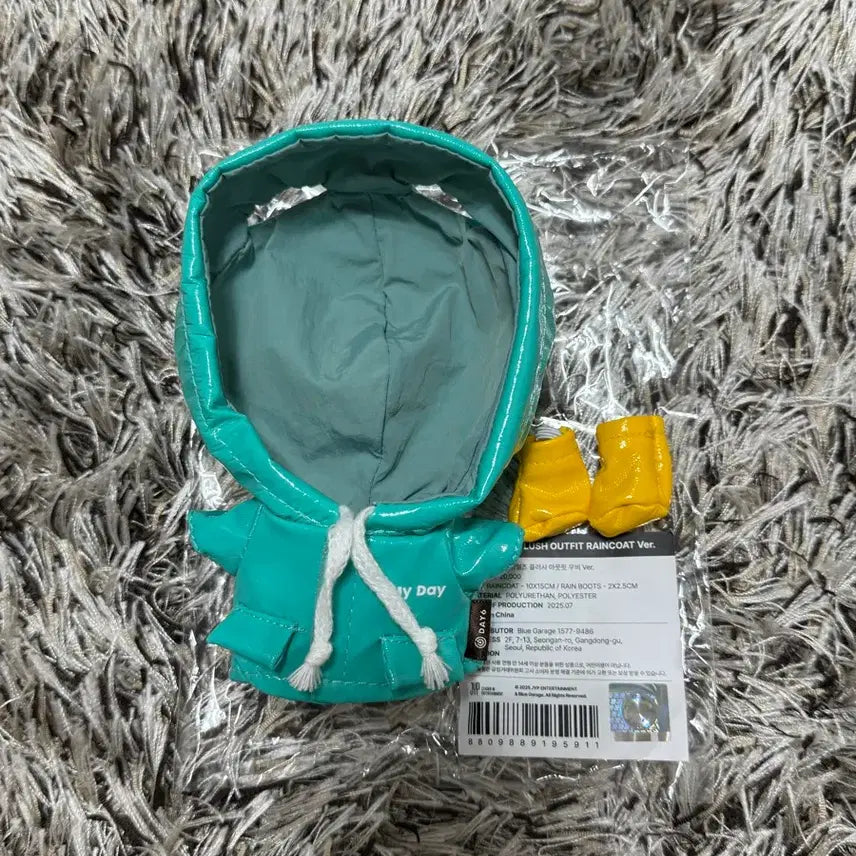 [BUNJANG] Day6 D.E.N.I.M.A.L.Z. Doll Clothes - PIER 10 Raincoat / [원가 이하] 데이식스 피어텐 우비 데니멀즈 인형옷