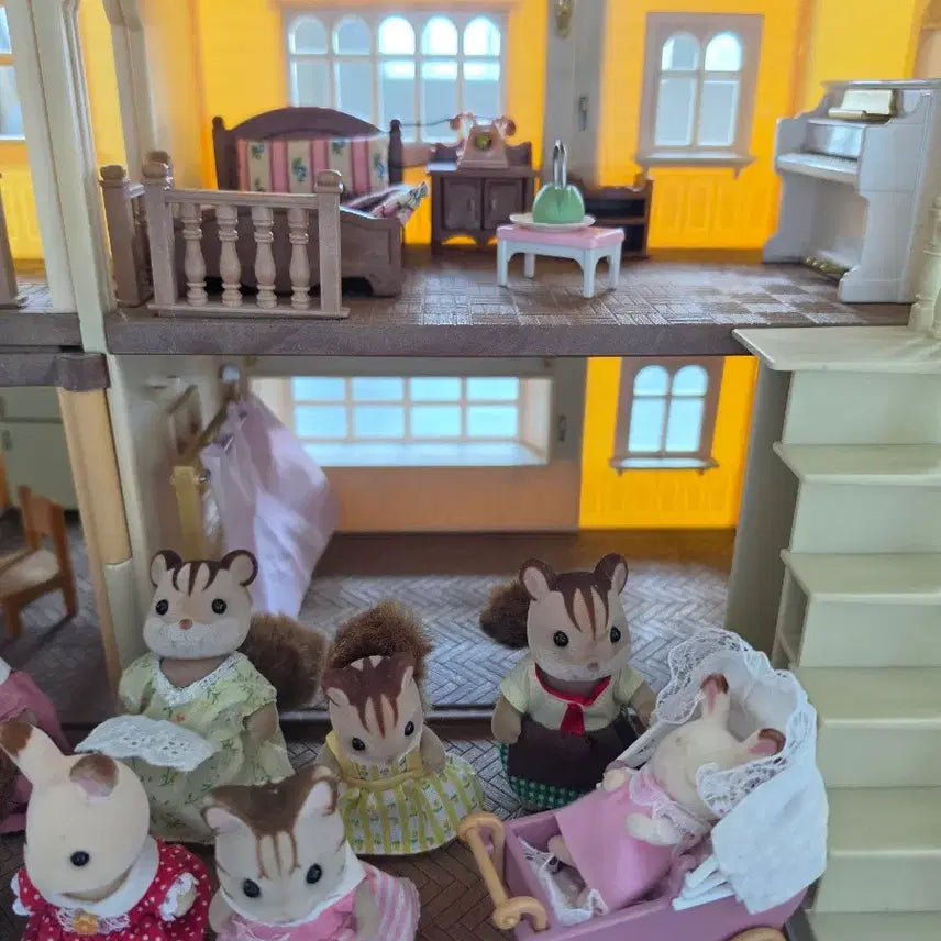[BUNJANG] Sylvanian Families Two-Story House with Figures / 실바니안 이층집