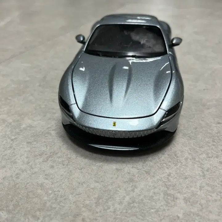 [BUNJANG] Burago Ferrari Roma 1:24 Scale Model Car / Burago 페라리 로마 1:24