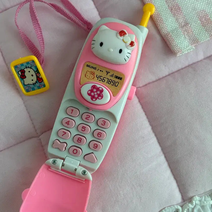 [BUNJANG] Hello Kitty Classic Toy Cell Phone / 정상작동) 헬로키티 고전 휴대폰 장난감 핸드폰 키티폰 폴더폰 모형폰