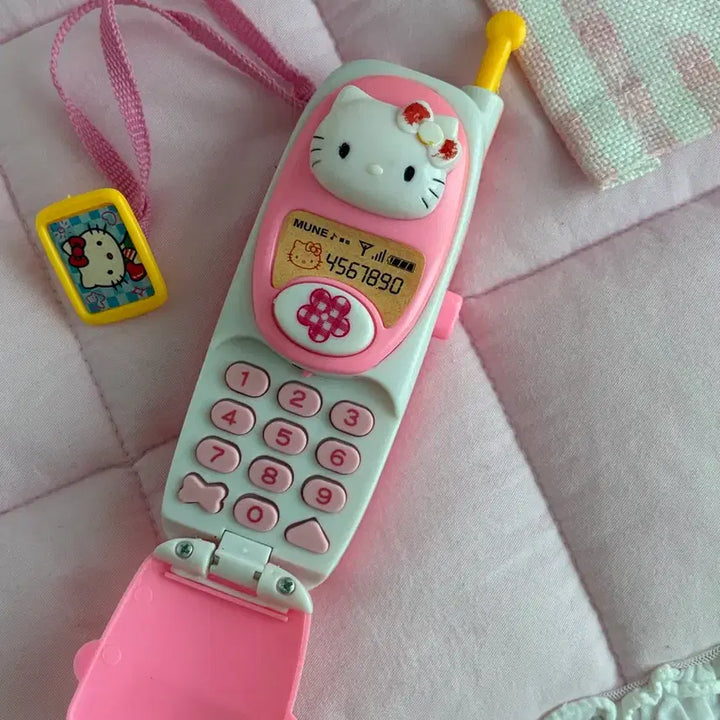 [BUNJANG] Hello Kitty Classic Toy Cell Phone / 정상작동) 헬로키티 고전 휴대폰 장난감 핸드폰 키티폰 폴더폰 모형폰