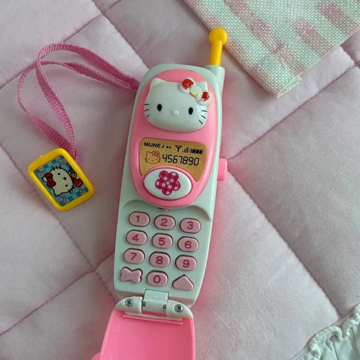 [BUNJANG] Hello Kitty Classic Toy Cell Phone / 정상작동) 헬로키티 고전 휴대폰 장난감 핸드폰 키티폰 폴더폰 모형폰