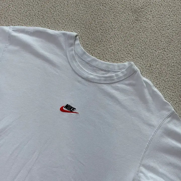 [SOLD OUT] 나이키 L nsw 프리미엄 에센셜 티셔츠 화이트