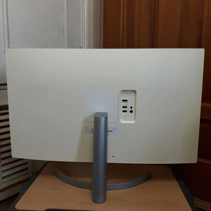 [BUNJANG] LG 32-inch UHD 4K Monitor / 대구 LG UHD 4K 32인치 모니터