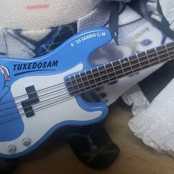 [BUNJANG] Sanrio Rock Mono Musical Instruments Gacha Vol. 2 Tuxedo Sam Guitar / 산리오 락모노 악기 가챠 2탄 턱시도샘기타