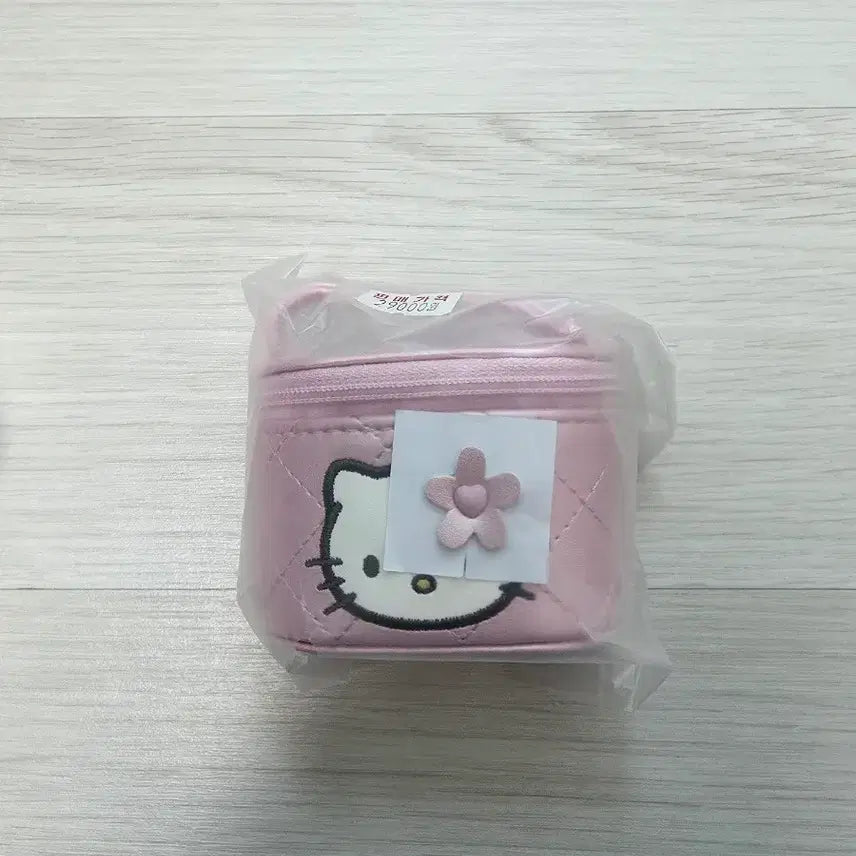 [BUNJANG] Sanrio Hello Kitty Quilted Miniature Vanity Keyring / 산리오 헬로키티 퀼팅 핑크 미니어처 베니티키링