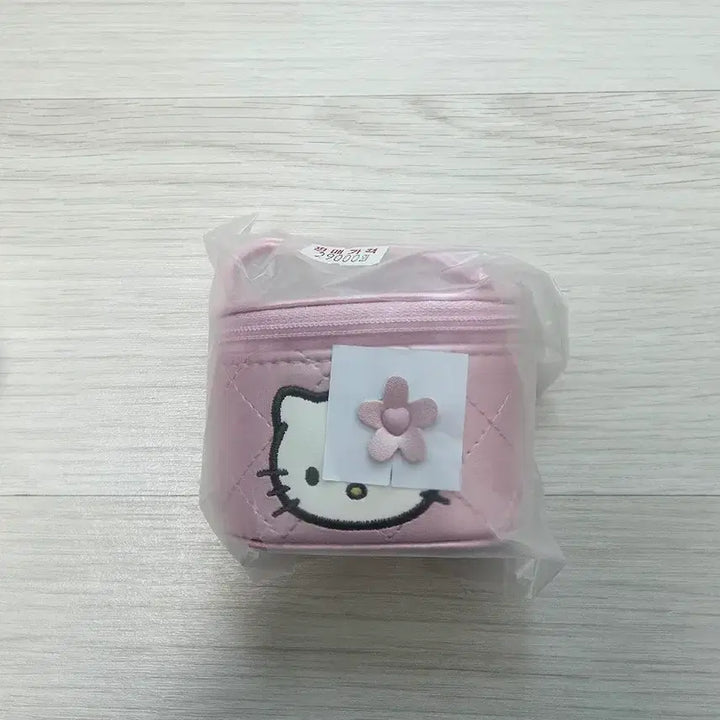 [BUNJANG] Sanrio Hello Kitty Quilted Miniature Vanity Keyring / 산리오 헬로키티 퀼팅 핑크 미니어처 베니티키링