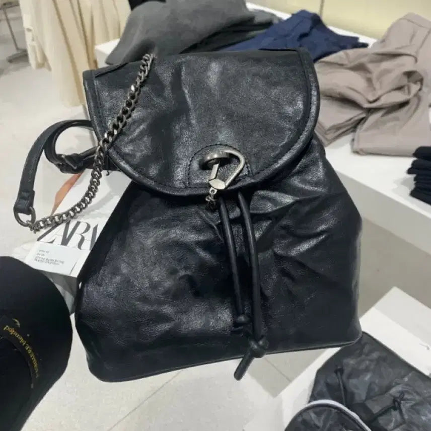 [BUNJANG] ZARA Rock Flap Backpack Black / ZARA 락 플랩 백팩