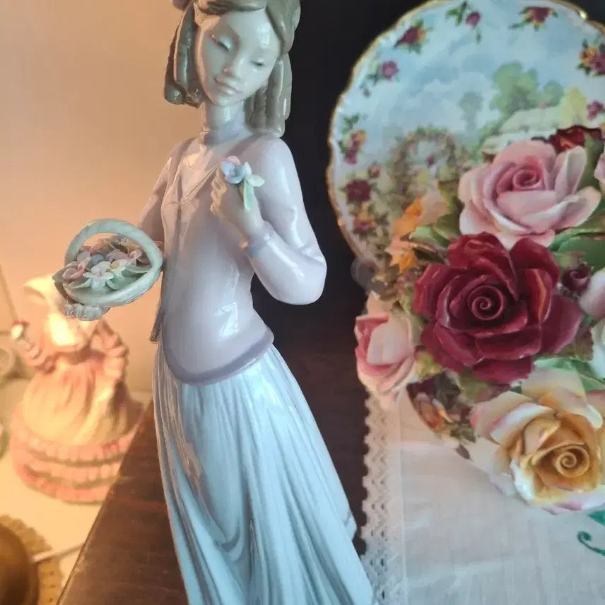 [BUNJANG] Yadro Girl with Flowers and Basket Statue / 야드로