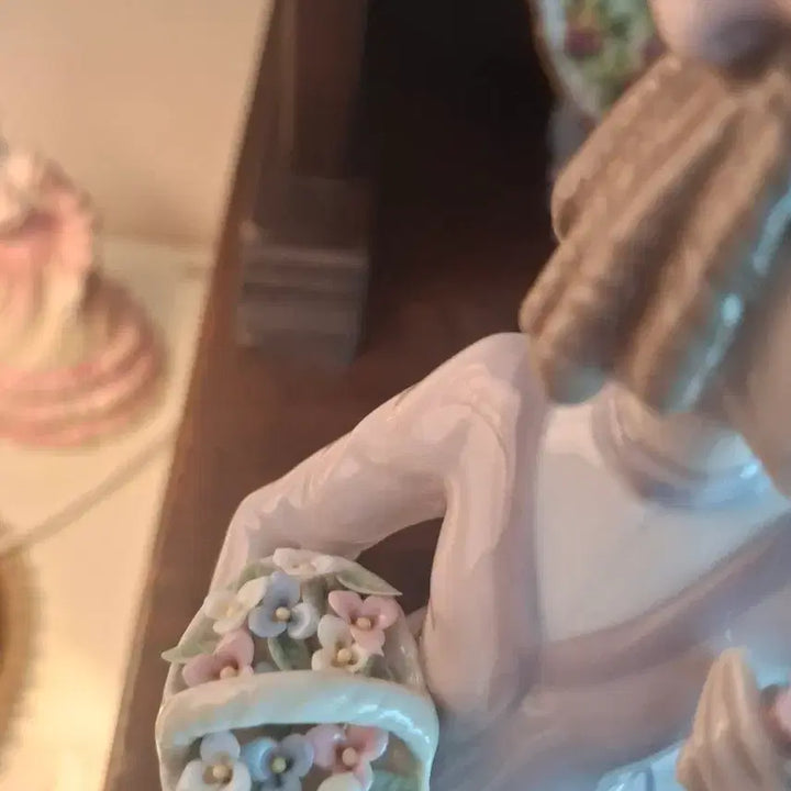 [BUNJANG] Yadro Girl with Flowers and Basket Statue / 야드로