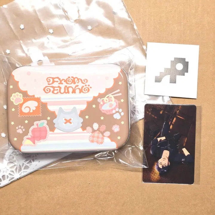 [BUNJANG] PLAVE Eunho Birthday Cookie Tin Case &amp; Yejun Lucky Draw Photocard (Sealed) Bundle Set / 미개봉)PLAVE 플레이브 십카페 은호 생일쿠키 틴케이스-예준 럭드포카