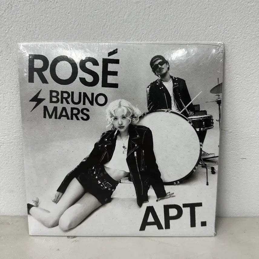 [BUNJANG] ROSÉ APT. 7" White Vinyl / 로제 - APT. 7" 화이트컬러 팝니다.