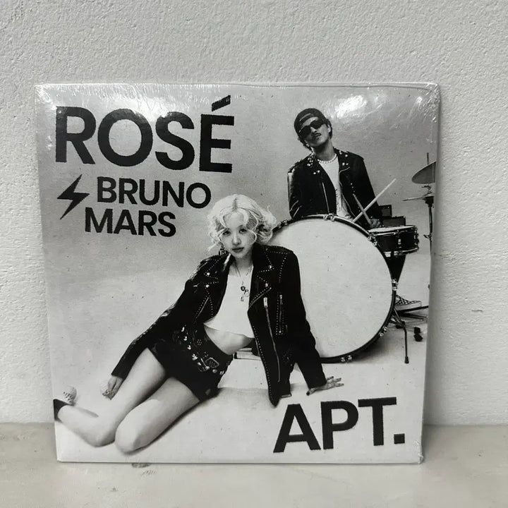[BUNJANG] ROSÉ APT. 7" White Vinyl / 로제 - APT. 7" 화이트컬러 팝니다.