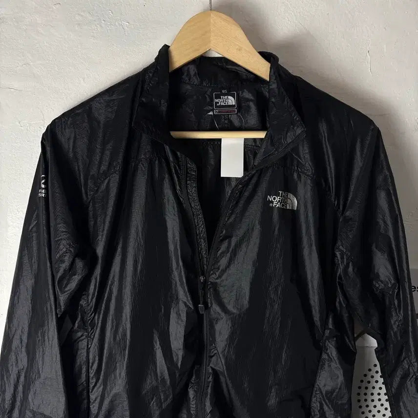 [SOLD OUT] 노스페이스 바람막이