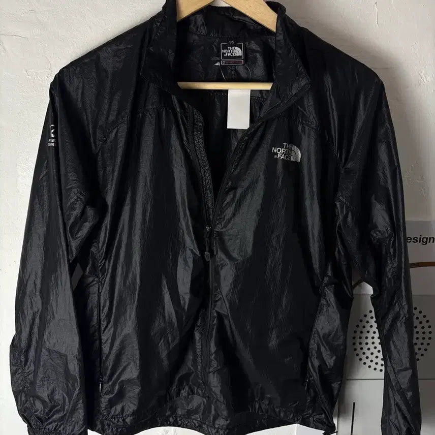 [SOLD OUT] 노스페이스 바람막이