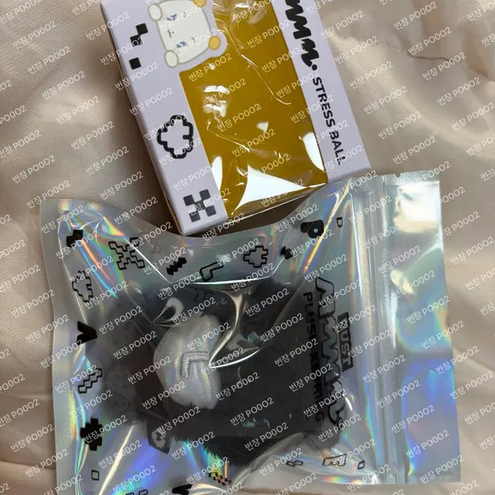 [BUNJANG] PLAVE Stress Ball Dust Keyring Black / 플레이브 뫄 므미메므 스트레스볼 더스트 키링 블랙