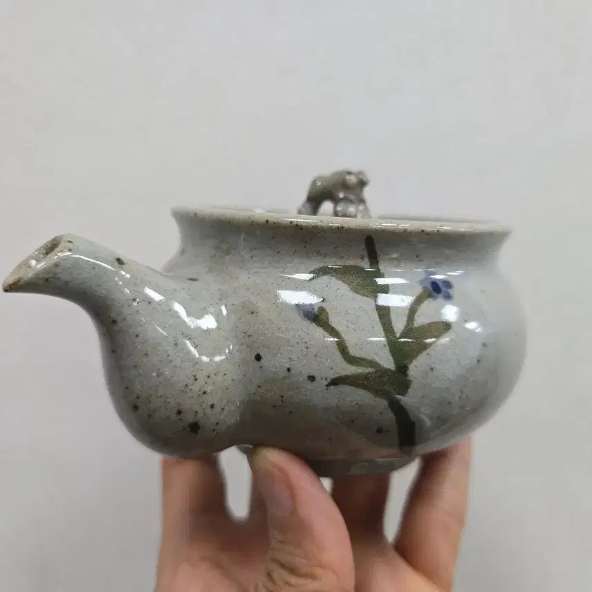 [BUNJANG] Antique Ceramic Teapot with Toad Handle Decoration / 골동품 찻주전자 손잡이 두꺼비 장식 도자기