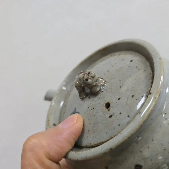 [BUNJANG] Antique Ceramic Teapot with Toad Handle Decoration / 골동품 찻주전자 손잡이 두꺼비 장식 도자기
