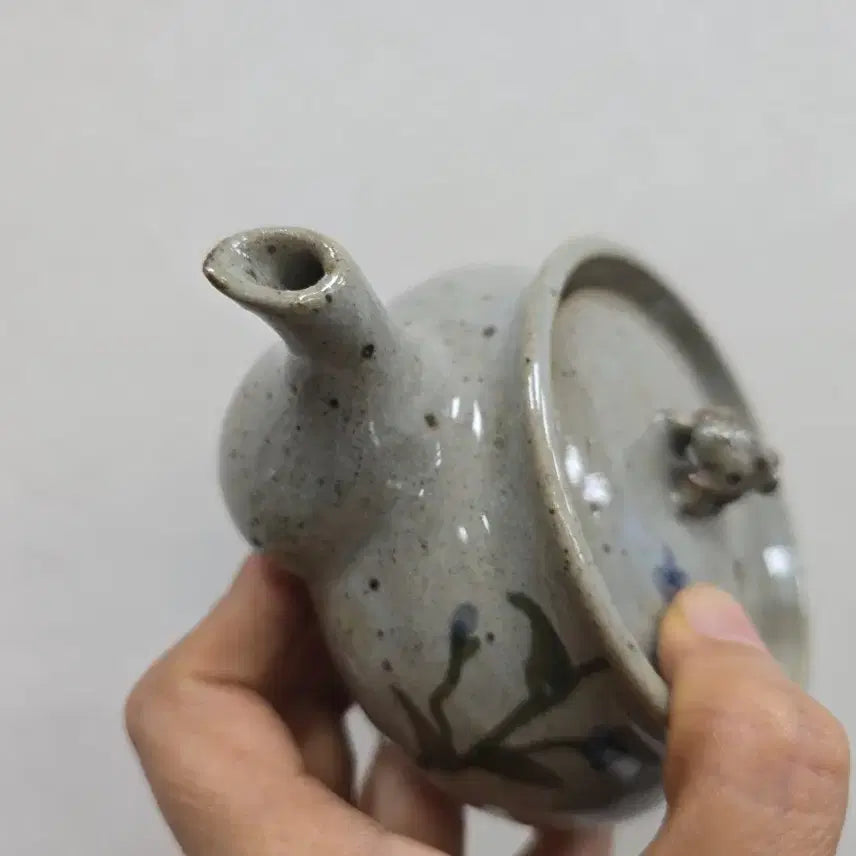[BUNJANG] Antique Ceramic Teapot with Toad Handle Decoration / 골동품 찻주전자 손잡이 두꺼비 장식 도자기