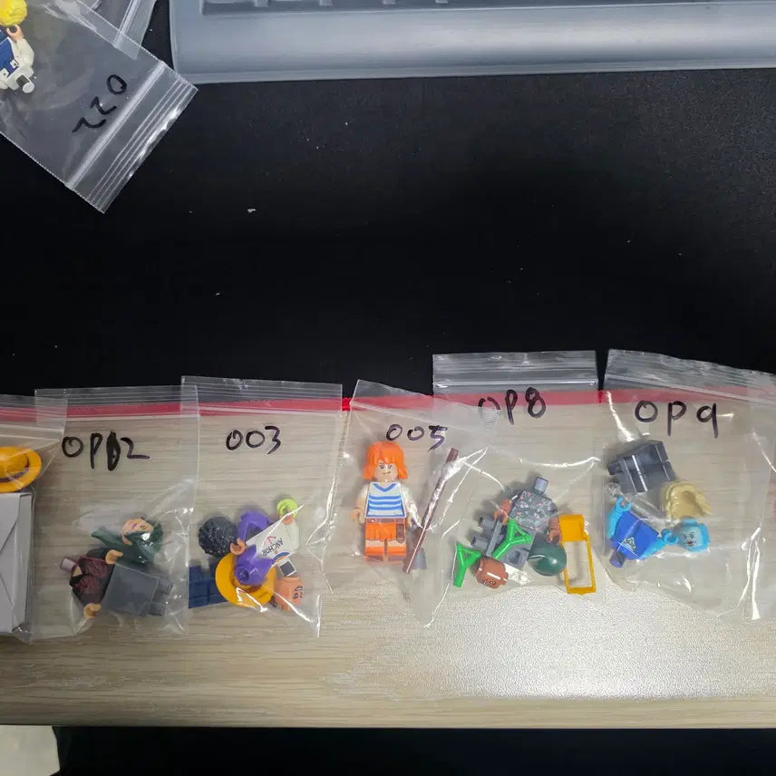 [BUNJANG] LEGO One Piece Mini Figures &amp; Wanted Posters Bundle Set / 레고 원피스 미피 20종 및 수배서 등 일괄