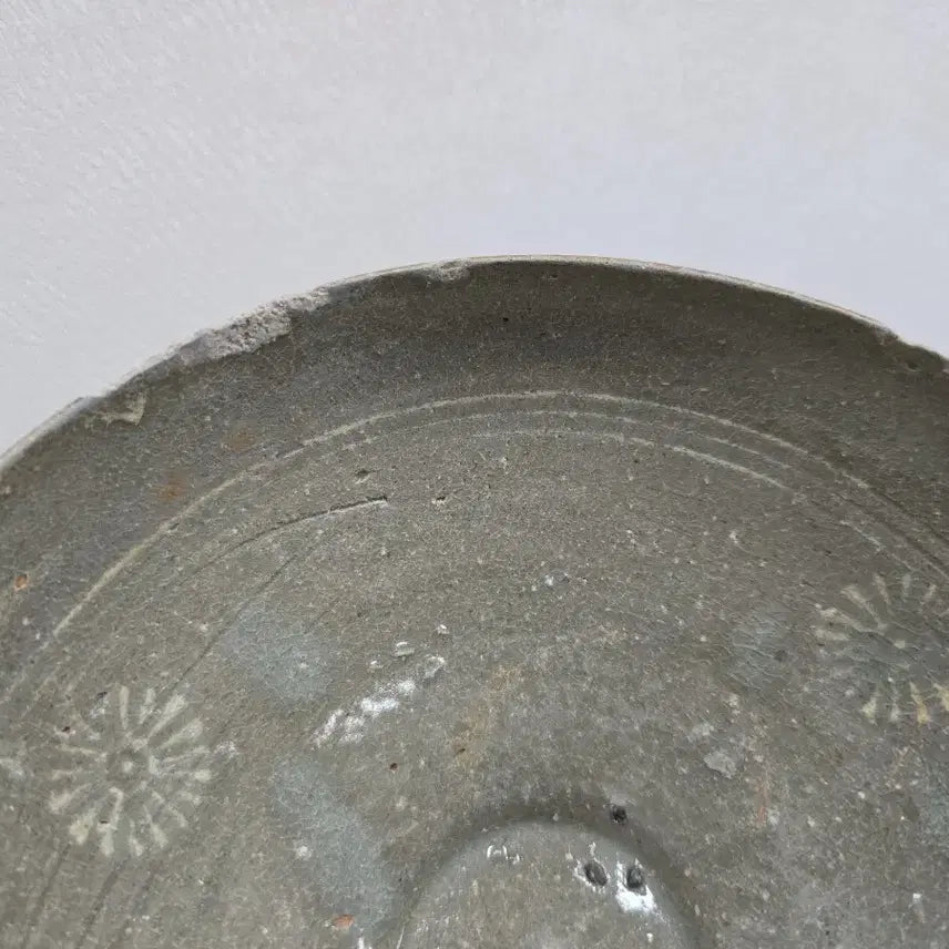 [BUNJANG] Authentic Celadon Vase with White Inlaid Chrysanthemum Pattern / 진품 고려시대 청자 백상감 국화문 발 골동품