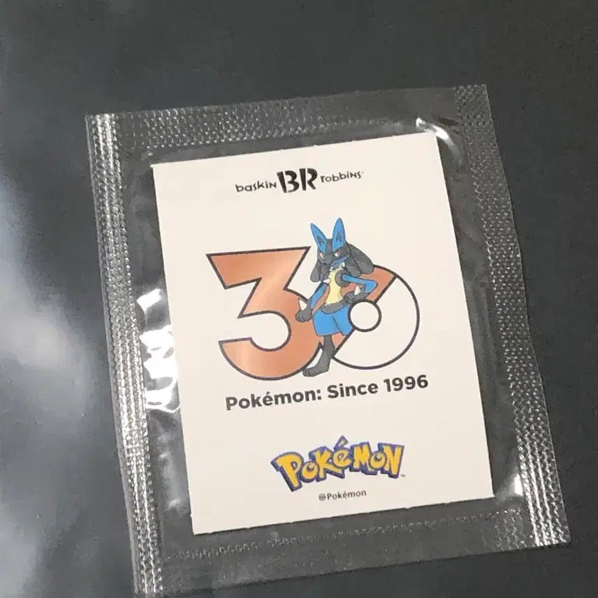 [BUNJANG] Baskin Robbins Pokémon 30th Anniversary Sticker Lucario / 베라 포켓몬 30주년 띠부씰 루카리오