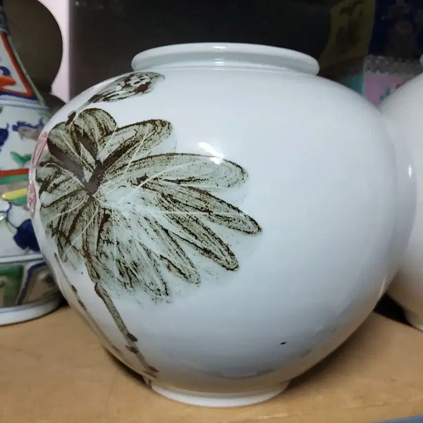 [BUNJANG] Seongwol Ceramic Handmade Lotus Pattern Moon Jar / 성윌도예수제 연화문 달항아리