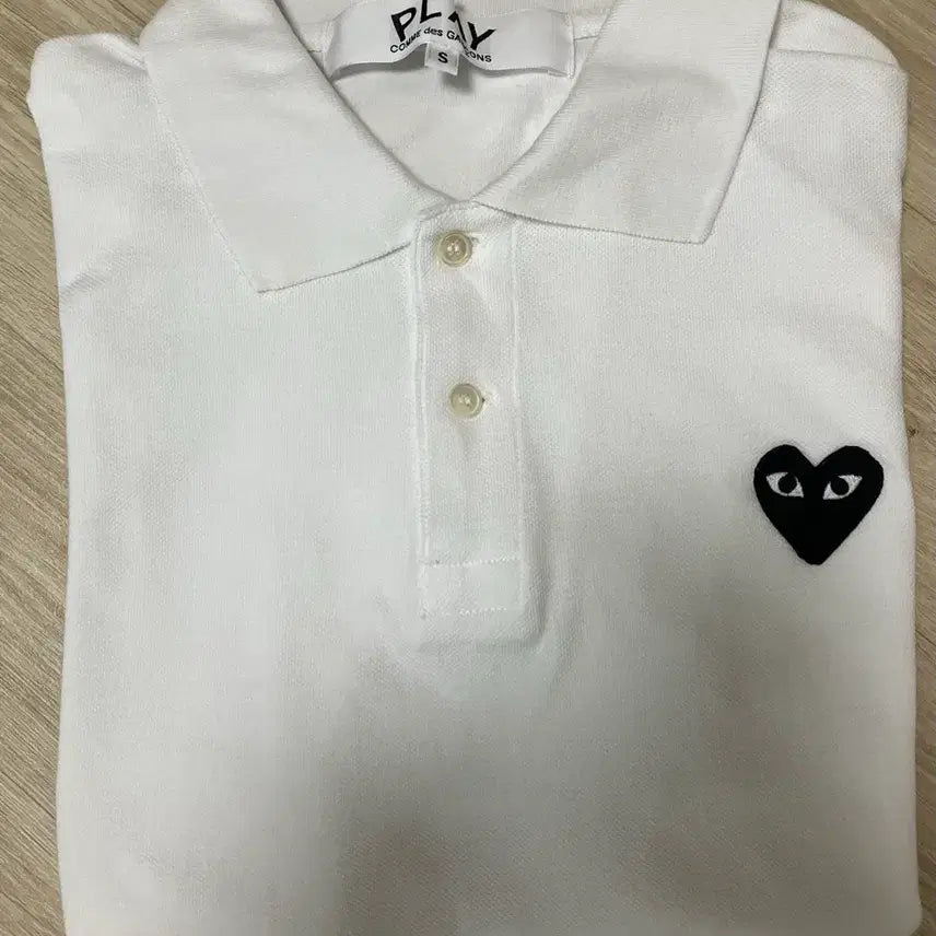 [SOLD OUT] 정품)[S] 꼼데가르송 블랙하트 pk 카라 폴로셔츠 화이트 AX-T066