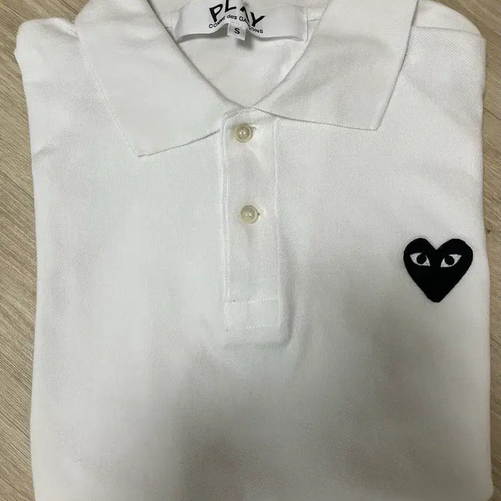 [SOLD OUT] 정품)[S] 꼼데가르송 블랙하트 pk 카라 폴로셔츠 화이트 AX-T066