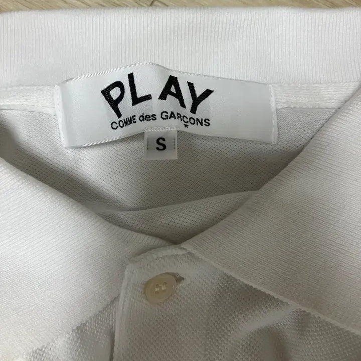 [SOLD OUT] 정품)[S] 꼼데가르송 블랙하트 pk 카라 폴로셔츠 화이트 AX-T066
