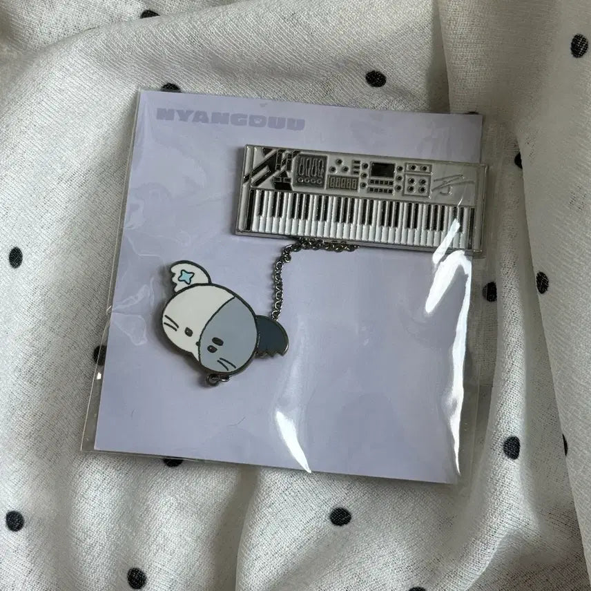 [BUNJANG] AKZIZ Jeongsu Badge / 엑디즈 정수 뱃지