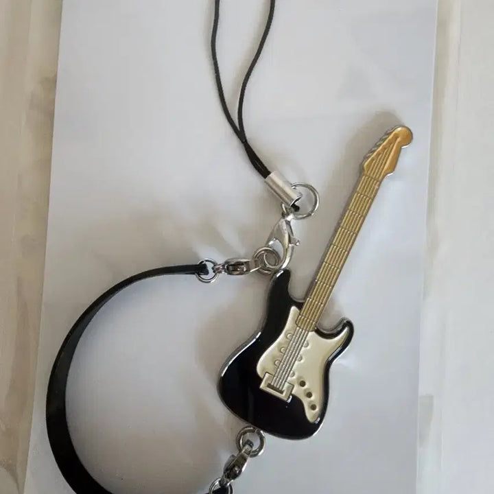 [BUNJANG] DAY6 Sungjin Guitar Keychain Solo Concert / 데이식스 성진 기타 키링 솔콘