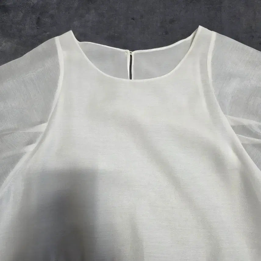 [BUNJANG] Crocodile Lady Embroidered Short Sleeve Blouse / (95)여성 크로커다일레이디 반팔 자수 블라우스